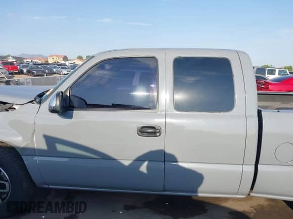 2003 GMC Sierra 1500 SLE with VIN 2GTEC19T731162460, listed as a IAAI auction lot 43045083 with 231,579 mi miles and . Bid and sale history available at DreamBid. Image 15.