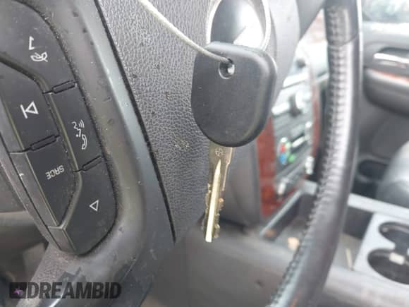 2009 Chevrolet Tahoe 2LT z VIN 1GNFK23019R268535, wystawiony jako IAAI lot #43484335 z przebiegiem 297 051 mil mil oraz . Historia ofert i sprzedaży dostępna na DreamBid. Obrazek 11.