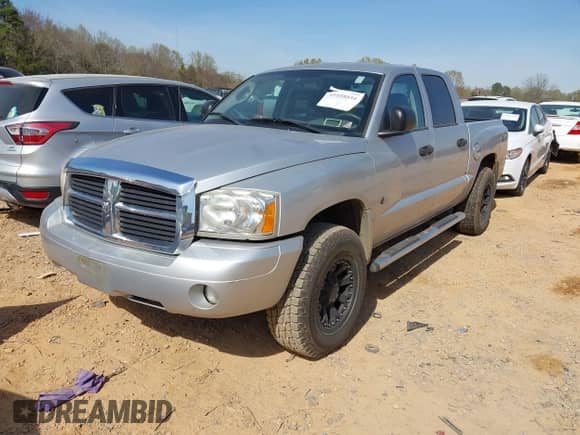 2007 Dodge Dakota SLT with VIN 1D7HW48N37S118556, listed as a IAAI auction lot 41858854 with 155,038 mi miles and . Bid and sale history available at DreamBid. Image 2.