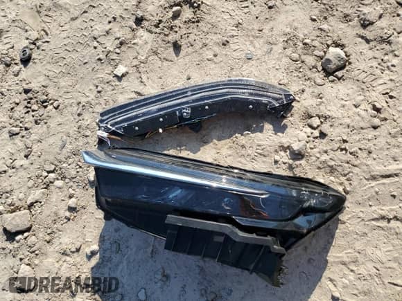 2022 Toyota Sienna Platinum с VIN 5TDERKEC9NS129434, выставлен на аукционе Copart как лот 70479265 с пробегом 72 192 миль миль и Списание • Salvage title. История ставок и продаж доступна на DreamBid. Изображение 13.