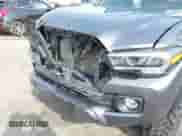 2023 Toyota Tacoma SR z VIN 3TMCZ5AN4PM571394, wystawiony jako IAAI lot #43129720 z przebiegiem 44 374 mil mil oraz . Historia ofert i sprzedaży dostępna na DreamBid. Obrazek 19.