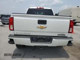 2018 Chevrolet Silverado 1500 High Country z VIN 3GCUKTEJ3JG364022, wystawiony jako Copart lot #59640105 z przebiegiem Nie podano mil oraz Czysty tytuł • Clean title. Historia ofert i sprzedaży dostępna na DreamBid. Obrazek 6.