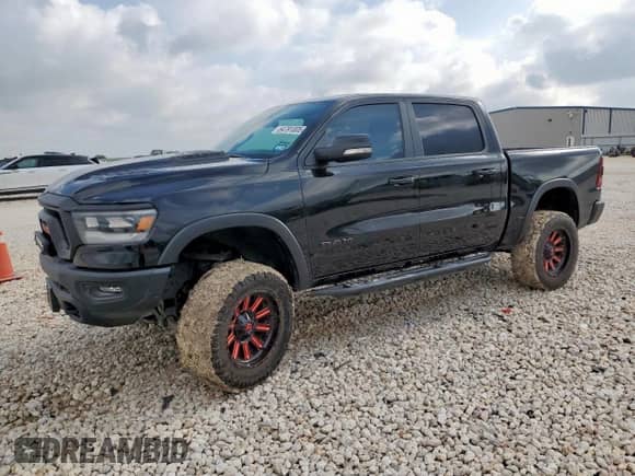 2020 Ram 1500 Rebel z VIN 1C6SRFLT6LN127034, wystawiony jako Copart lot #64791005 z przebiegiem 86 689 mil mil oraz Szkoda całkowita • Salvage title. Historia ofert i sprzedaży dostępna na DreamBid. Obrazek 1.