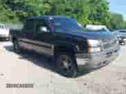 2005 Chevrolet Silverado 1500 LS z VIN 2GCEK13T051336111, wystawiony jako IAAI lot #42639214 z przebiegiem 224 915 mil mil oraz . Historia ofert i sprzedaży dostępna na DreamBid. Obrazek 1.