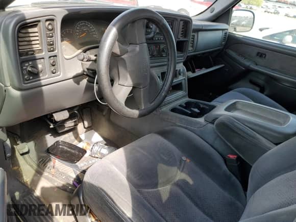 2003 Chevrolet Silverado 1500HD LS z VIN 1GCGK13U83F249029, wystawiony jako Copart lot #82151925 z przebiegiem 255 025 mil mil oraz Szkoda całkowita • Salvage title. Historia ofert i sprzedaży dostępna na DreamBid. Obrazek 8.