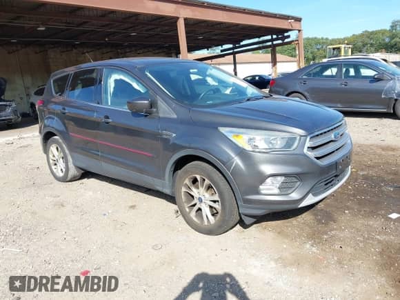 2017 Ford Escape SE z VIN 1FMCU9G92HUB72735, wystawiony jako IAAI lot #43287650 z przebiegiem 108 827 mil mil oraz . Historia ofert i sprzedaży dostępna na DreamBid. Obrazek 1.