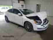 2018 Volvo S60 Inscription Platinum с VIN LYV402HMXJB170987, выставлен на аукционе Copart как лот 70998725 с пробегом 41 744 миль миль и Списание • Salvage title. История ставок и продаж доступна на DreamBid. Изображение 4.