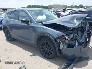 2022 Mazda CX-5 S Carbon Edition z VIN JM3KFBCM2N0571117, wystawiony jako IAAI lot #42535593 z przebiegiem 33 735 mil mil oraz . Historia ofert i sprzedaży dostępna na DreamBid. Obrazek 1.