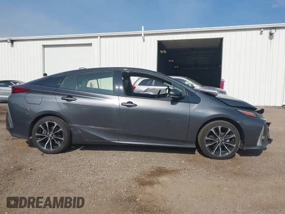 2018 Toyota Prius Plus z VIN JTDKARFP2J3072803, wystawiony jako IAAI lot #42443376 z przebiegiem 120 009 mil mil oraz . Historia ofert i sprzedaży dostępna na DreamBid. Obrazek 13.