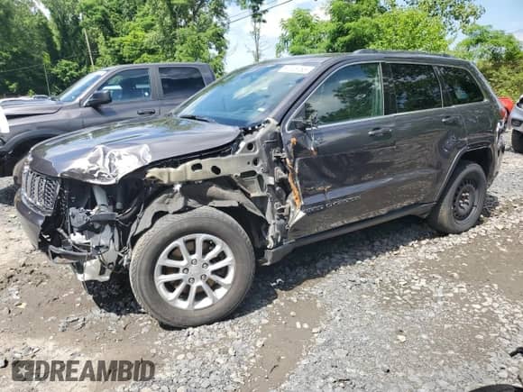 2021 Jeep Grand Cherokee Laredo E z VIN 1C4RJFAG1MC525298, wystawiony jako Copart lot #90879225 z przebiegiem 51 867 mil mil oraz Szkoda całkowita • Salvage title. Historia ofert i sprzedaży dostępna na DreamBid. Obrazek 1.