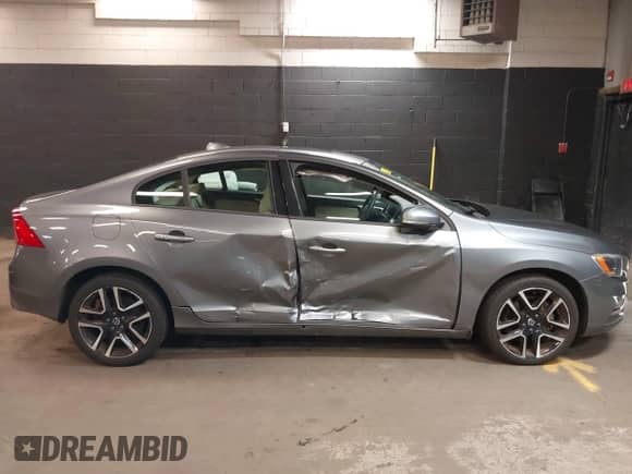 2018 Volvo S60 Dynamic с VIN YV140MTL8J2461042, выставлен на аукционе IAAI как лот 42093883 с пробегом 24 374 миль миль и . История ставок и продаж доступна на DreamBid. Изображение 13.