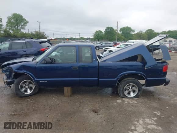 2001 Chevrolet S-10 LS с VIN 1GCCS19WX18259344, выставлен на аукционе IAAI как лот 42305208 с пробегом Не указан миль и . История ставок и продаж доступна на DreamBid. Изображение 14.