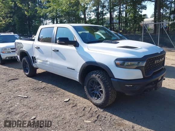 2025 Ram 1500 Rebel z VIN 1C6SRFLP2SN581797, wystawiony jako IAAI lot #43061676 z przebiegiem 25 190 mil mil oraz . Historia ofert i sprzedaży dostępna na DreamBid. Obrazek 1.