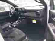 2023 Chevrolet Colorado 4WD Work Truck z VIN 1GCGTBECXP1187594, wystawiony jako IAAI lot #42065886 z przebiegiem 1 089 mil mil oraz . Historia ofert i sprzedaży dostępna na DreamBid. Obrazek 5.