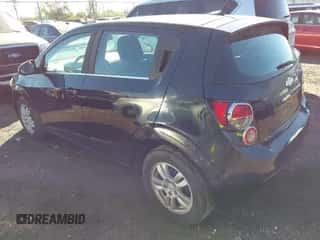 2012 Chevrolet Sonic LT z VIN 1G1JC6SH6C4153294, wystawiony jako IAAI lot #43456760 z przebiegiem 130 373 mil mil oraz . Historia ofert i sprzedaży dostępna na DreamBid. Obrazek 3.