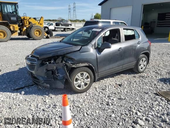 2016 Chevrolet Trax LS z VIN 3GNCJKSB7GL254507, wystawiony jako Copart lot #81978155 z przebiegiem Nie podano mil oraz Szkoda całkowita • Salvage title. Historia ofert i sprzedaży dostępna na DreamBid. Obrazek 1.