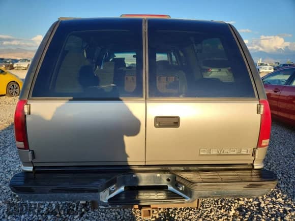 1999 Chevrolet Suburban with VIN 3GNFK16RXXG258376, listed as a Copart auction lot 86119275 with 110,834 mi miles and Salvage title. Bid and sale history available at DreamBid. Image 6.