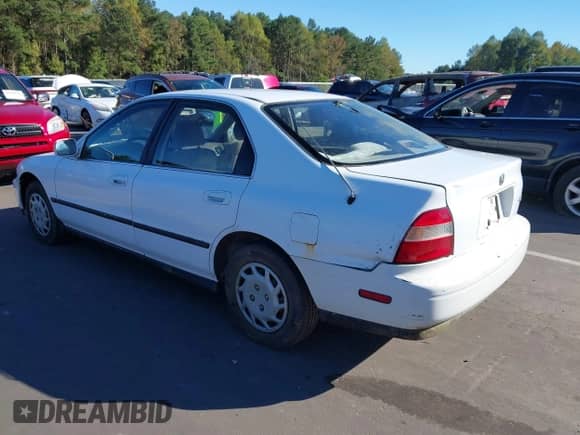 1994 Honda Accord LX с VIN 1HGCD5635RA129215, выставлен на аукционе IAAI как лот 43467262 с пробегом 214 151 миль миль и . История ставок и продаж доступна на DreamBid. Изображение 3.