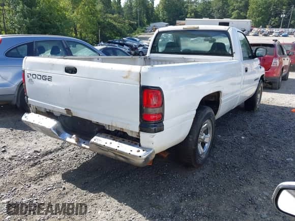 2000 Dodge 1500 with VIN 1B7HC16Y9YS557390, listed as a IAAI auction lot 42821011 with 225,280 mi miles and . Bid and sale history available at DreamBid. Image 4.