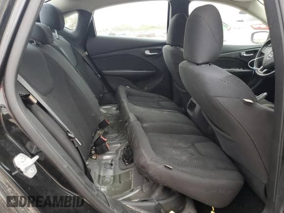 2016 Dodge Dart SE z VIN 1C3CDFAA5GD593633, wystawiony jako Copart lot #45601665 z przebiegiem Nie podano mil oraz Czysty tytuł • Clean title. Historia ofert i sprzedaży dostępna na DreamBid. Obrazek 10.