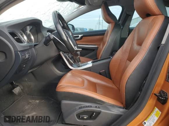 2012 Volvo S60 T6 with VIN YV1902FH8C2024792, listed as a Copart auction lot 43811995 with 189,057 mi miles and Salvage title. Bid and sale history available at DreamBid. Image 7.
