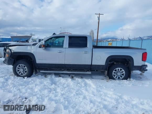 2018 Chevrolet Silverado 2500HD LTZ z VIN 1GC1KWEY4JF279774, wystawiony jako IAAI lot #41587015 z przebiegiem 302 711 mil mil oraz . Historia ofert i sprzedaży dostępna na DreamBid. Obrazek 15.