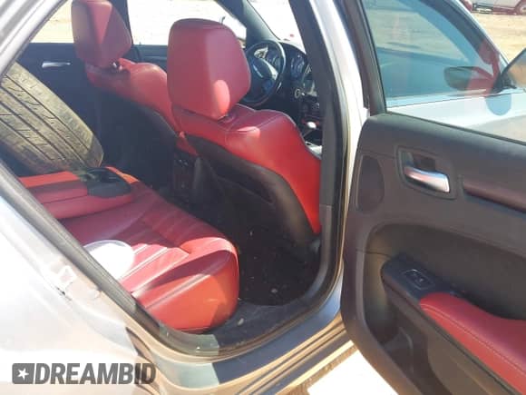 2013 Chrysler 300 S с VIN 2C3CCABT2DH686744, выставлен на аукционе IAAI как лот 42626891 с пробегом 105 121 миль миль и . История ставок и продаж доступна на DreamBid. Изображение 8.