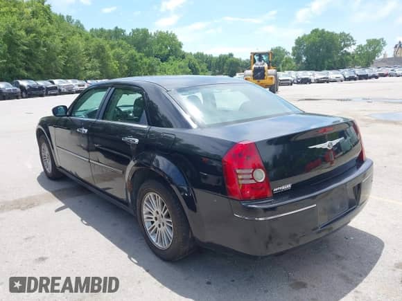 2010 Chrysler 300 Touring с VIN 2C3CA4CD4AH209663, выставлен на аукционе IAAI как лот 42690881 с пробегом 160 616 миль миль и . История ставок и продаж доступна на DreamBid. Изображение 3.