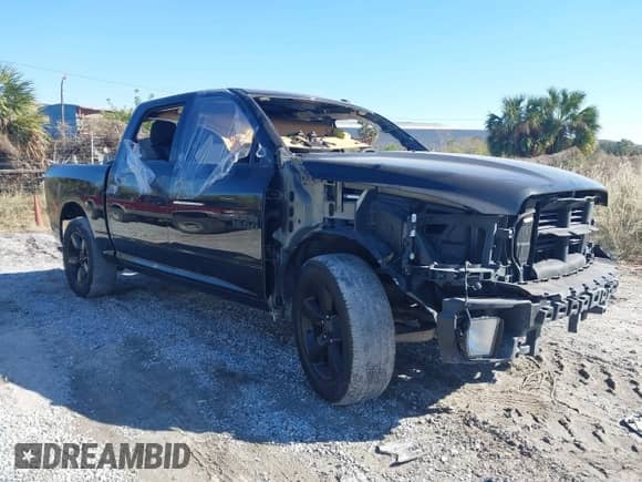 2018 Ram 1500 Express z VIN 3C6RR6KT5JG250524, wystawiony jako IAAI lot #41417692 z przebiegiem 65 167 mil mil oraz . Historia ofert i sprzedaży dostępna na DreamBid. Obrazek 1.