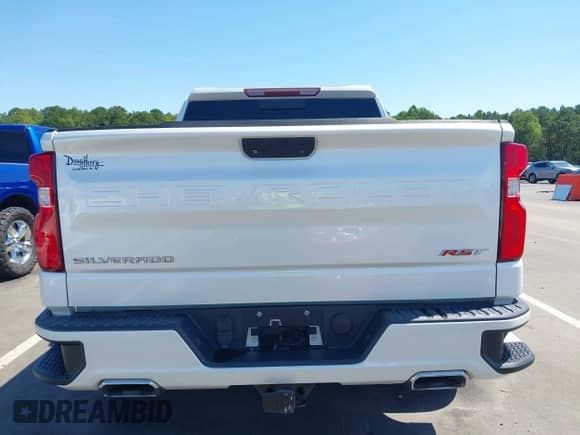 2021 Chevrolet Silverado 1500 RST z VIN 1GCUYEED6MZ158637, wystawiony jako IAAI lot #43168237 z przebiegiem 70 283 mil mil oraz . Historia ofert i sprzedaży dostępna na DreamBid. Obrazek 17.