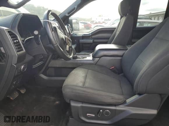 2018 Ford F-150 Lariat z VIN 1FTFX1EG0JFA80044, wystawiony jako Copart lot #87447945 z przebiegiem 114 936 mil mil oraz Czysty tytuł • Clean title. Historia ofert i sprzedaży dostępna na DreamBid. Obrazek 7.