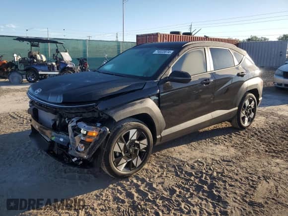 2024 Hyundai Kona SEL z VIN KM8HB3AB7RU166032, wystawiony jako Copart lot #74022074 z przebiegiem 2 788 mil mil oraz Szkoda całkowita • Salvage title. Historia ofert i sprzedaży dostępna na DreamBid. Obrazek 1.