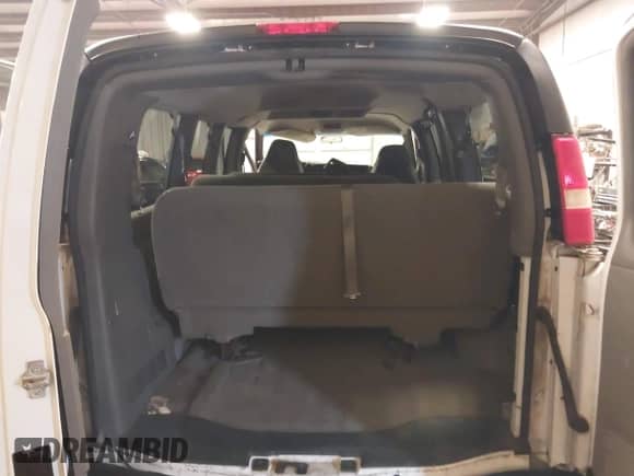 2006 Chevrolet City Express Cargo с VIN 1GAGG25U361247462, выставлен на аукционе IAAI как лот 41043155 с пробегом Не указан миль и . История ставок и продаж доступна на DreamBid. Изображение 17.