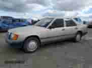 1986 Mercedes-Benz 300 E z VIN WDBEA30D6GA268125, wystawiony jako Copart lot #86553085 z przebiegiem 106 362 mil mil oraz Czysty tytuł • Clean title. Historia ofert i sprzedaży dostępna na DreamBid. Obrazek 1.