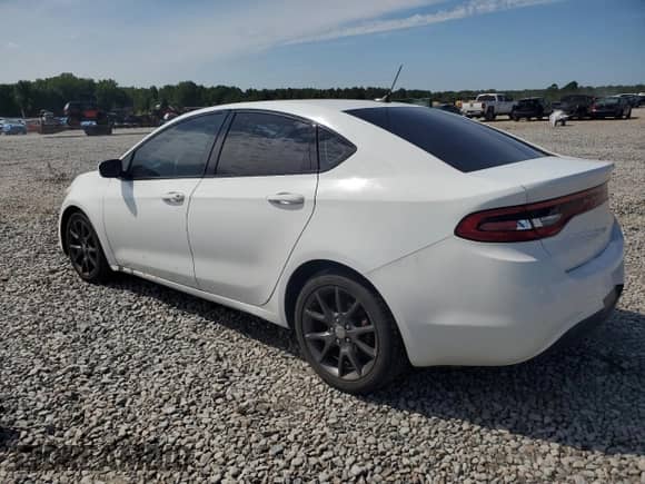 2015 Dodge Dart SE with VIN 1C3CDFAA2FD402796, listed as a Copart auction lot 70566725 with 235,223 mi miles and Clean title. Bid and sale history available at DreamBid. Image 2.