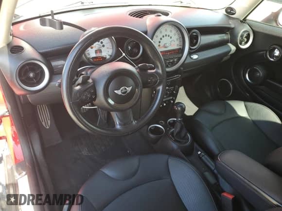 2011 MINI Hardtop S with VIN WMWSV3C50BTY12562, listed as a Copart auction lot 61183425 with 125,126 mi miles and Salvage title. Bid and sale history available at DreamBid. Image 8.