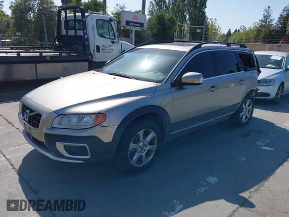 2011 Volvo XC70 3.2L with VIN YV4940BZ0B1095869, listed as a IAAI auction lot 42152626 with 133,696 mi miles and . Bid and sale history available at DreamBid. Image 17.