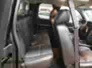 2013 Chevrolet Silverado 1500 LTZ z VIN 1GCRKTE72DZ414083, wystawiony jako Copart lot #49009385 z przebiegiem 180 241 mil mil oraz Szkoda całkowita • Salvage title. Historia ofert i sprzedaży dostępna na DreamBid. Obrazek 10.