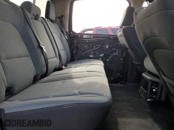 2020 Ram 1500 Big Horn z VIN 1C6RREFG1LN333692, wystawiony jako Copart lot #84649694 z przebiegiem 67 046 mil mil oraz Szkoda całkowita • Salvage title. Historia ofert i sprzedaży dostępna na DreamBid. Obrazek 10.