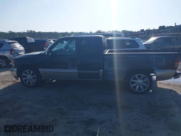 2000 GMC Sierra 1500 SLE with VIN 2GTEC19TXY1312634, listed as a IAAI auction lot 41963933 with 307,341 mi miles and . Bid and sale history available at DreamBid. Image 14.