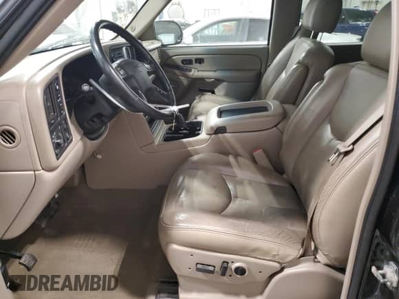 2006 GMC Sierra 1500 SLT z VIN 2GTEK13N261170631, wystawiony jako Copart lot #83813904 z przebiegiem 133 834 mil mil oraz Nie do naprawy • Non repairable. Historia ofert i sprzedaży dostępna na DreamBid. Obrazek 7.