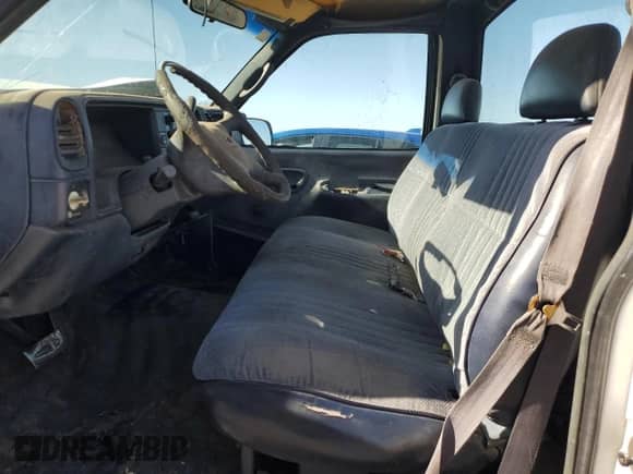 1998 Chevrolet Silverado 2500 с VIN 1GCGC24R0WE188721, выставлен на аукционе Copart как лот 82746034 с пробегом 193 434 миль миль и Списание • Salvage title. История ставок и продаж доступна на DreamBid. Изображение 7.
