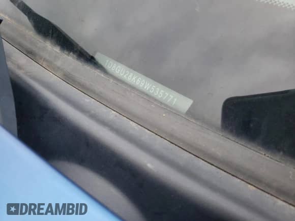 2009 Dodge Nitro SXT z VIN 1D8GU28K69W535771, wystawiony jako Copart lot #79497404 z przebiegiem 238 744 mil mil oraz Czysty tytuł • Clean title. Historia ofert i sprzedaży dostępna na DreamBid. Obrazek 12.