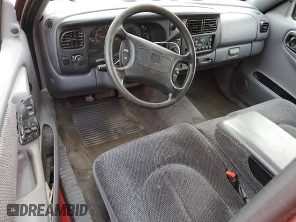1998 Dodge Dakota SLT z VIN 1B7GL22X4WS573038, wystawiony jako Copart lot #44205935 z przebiegiem 126 293 mil mil oraz Czysty tytuł • Clean title. Historia ofert i sprzedaży dostępna na DreamBid. Obrazek 8.