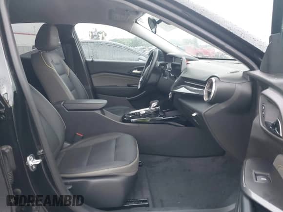 2025 Chevrolet Trax ACTIV с VIN KL77LKEP4SC127047, выставлен на аукционе IAAI как лот 42772574 с пробегом 14 827 миль миль и . История ставок и продаж доступна на DreamBid. Изображение 5.