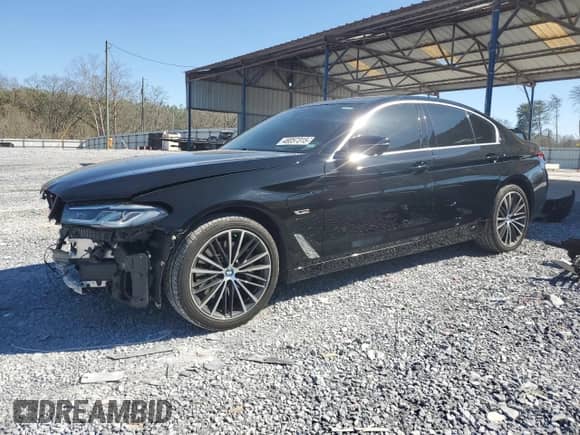 2023 BMW 5 Series 530e z VIN WBA13AG04PCL87228, wystawiony jako Copart lot #48057315 z przebiegiem 50 087 mil mil oraz Szkoda całkowita • Salvage title. Historia ofert i sprzedaży dostępna na DreamBid. Obrazek 1.