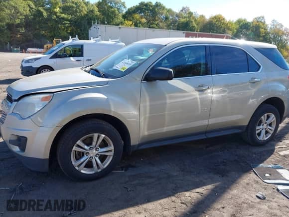2015 Chevrolet Equinox LS z VIN 1GNALAEK9FZ125540, wystawiony jako IAAI lot #43360610 z przebiegiem 120 819 mil mil oraz . Historia ofert i sprzedaży dostępna na DreamBid. Obrazek 14.