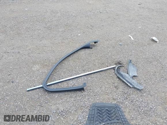 2015 Chevrolet Malibu LT z VIN 1G11C5SL1FF203669, wystawiony jako IAAI lot #43173679 z przebiegiem 172 863 mil mil oraz . Historia ofert i sprzedaży dostępna na DreamBid. Obrazek 12.