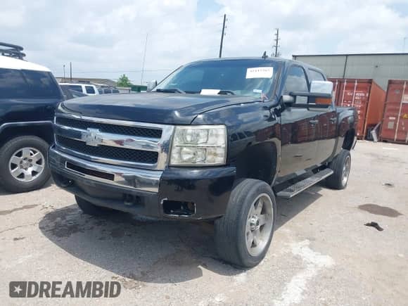 2011 Chevrolet Silverado 1500 LS z VIN 3GCPKREA3BG310821, wystawiony jako IAAI lot #42115265 z przebiegiem 72 891 mil mil oraz . Historia ofert i sprzedaży dostępna na DreamBid. Obrazek 2.