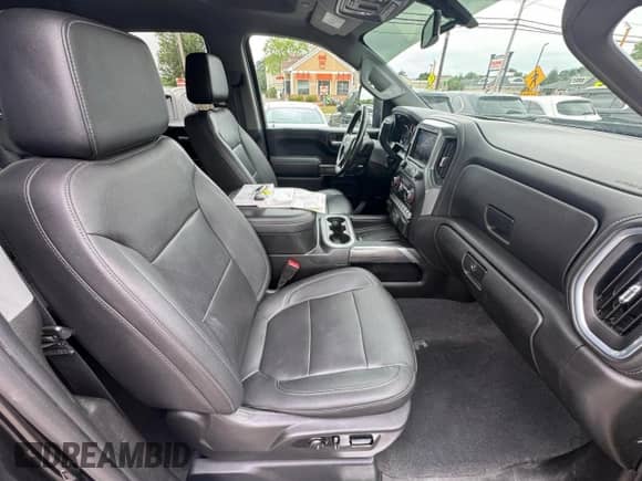 2021 Chevrolet Silverado 3500HD LTZ z VIN 1GC4YUEYXMF150653, wystawiony jako Copart lot #69568775 z przebiegiem 163 490 mil mil oraz Czysty tytuł • Clean title. Historia ofert i sprzedaży dostępna na DreamBid. Obrazek 5.